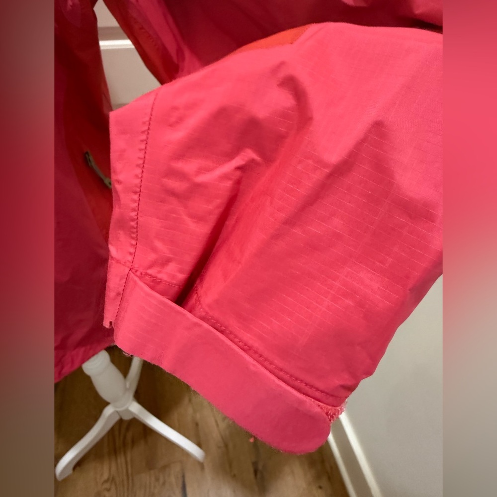 Patagonia Women’s Red Hooded Rain Jacket - Picture 8 of 12